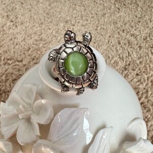 Turtle ring with a green stone Size 6.5